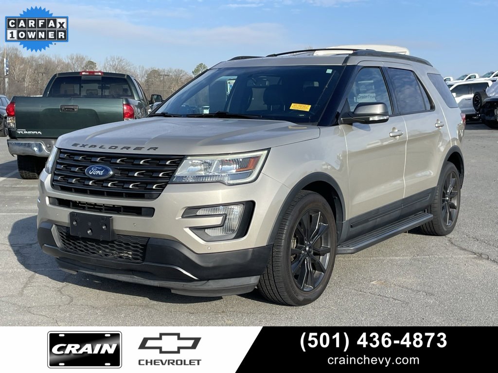 Used 2017 Ford Explorer XLT w/ Equipment Group 202A image 3