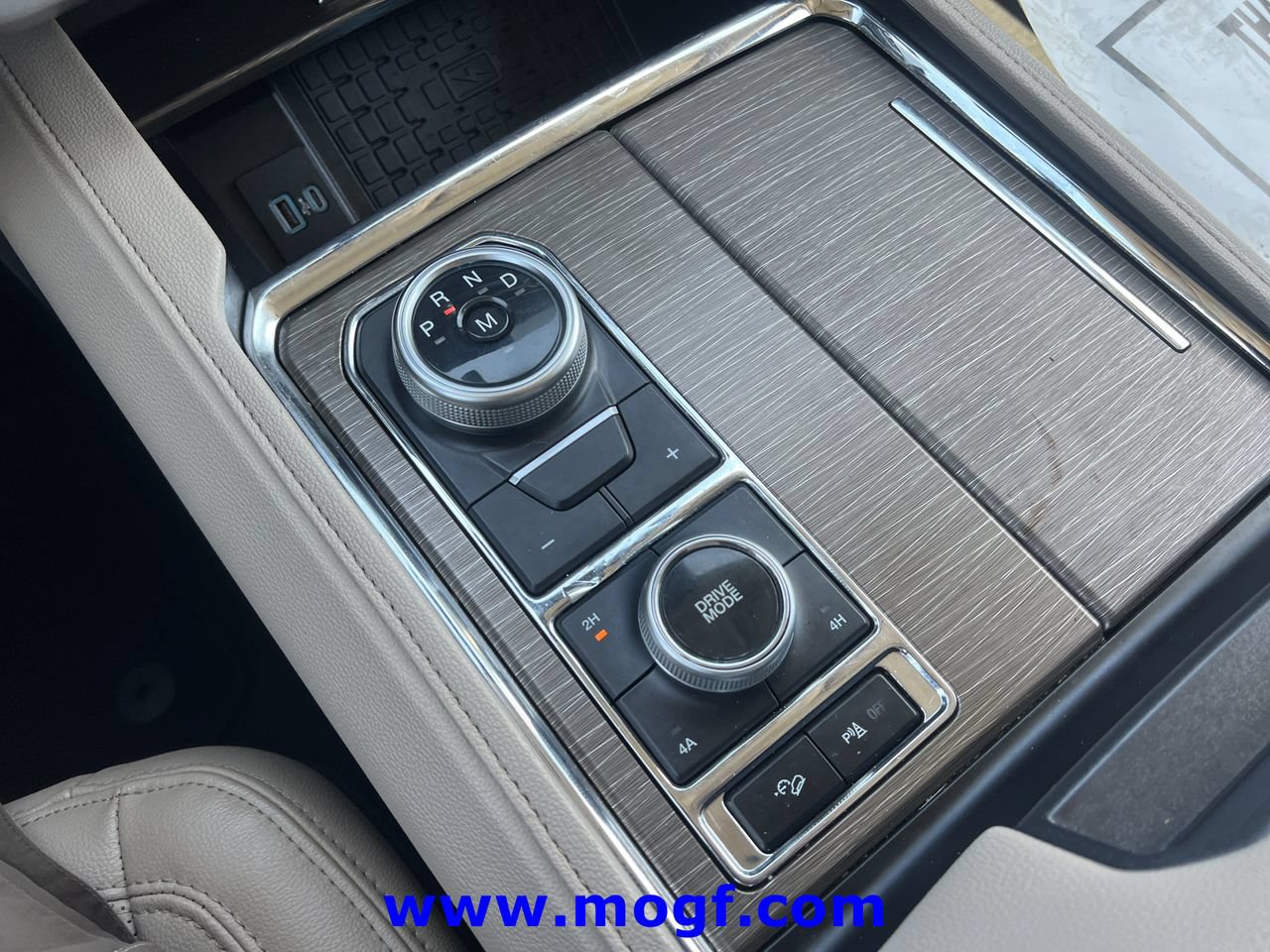 Used 2024 Ford Expedition Limited AWD/4WD image 12