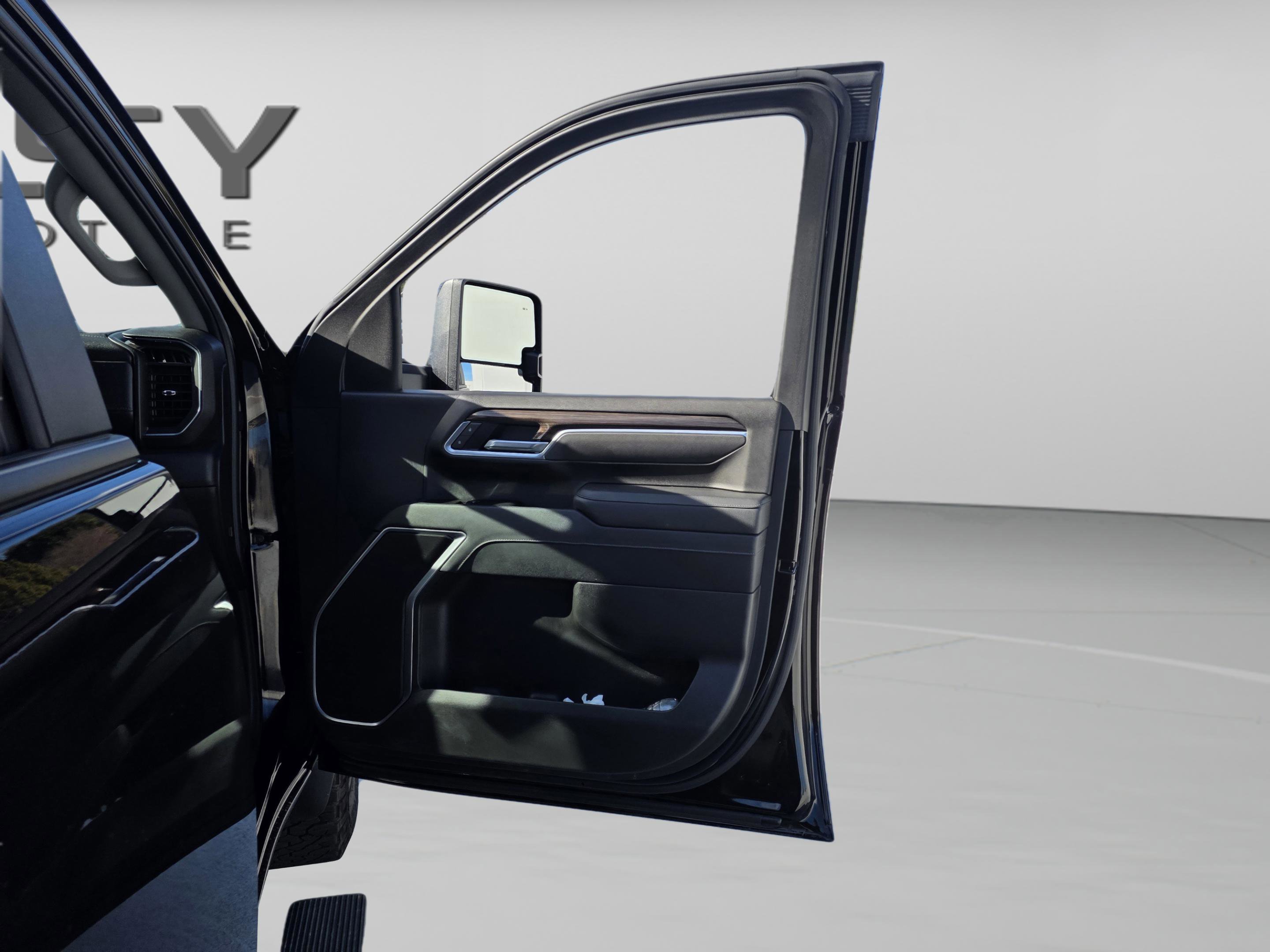 Used 2025 Chevrolet Silverado 2500 LT w/ Trail Boss Package image 26