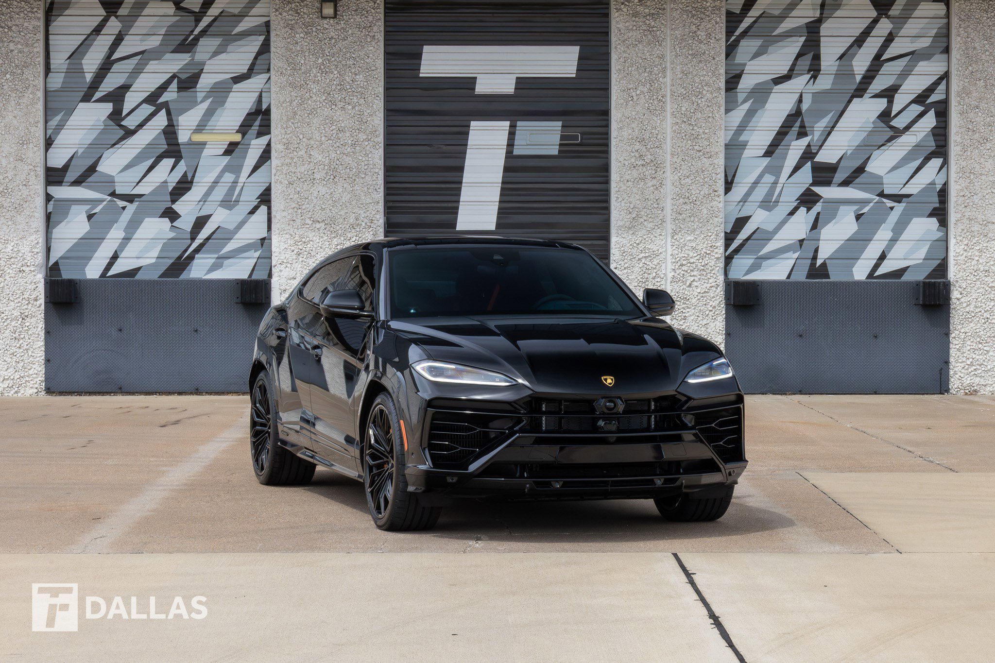 Used 2025 Lamborghini Urus SE image 1