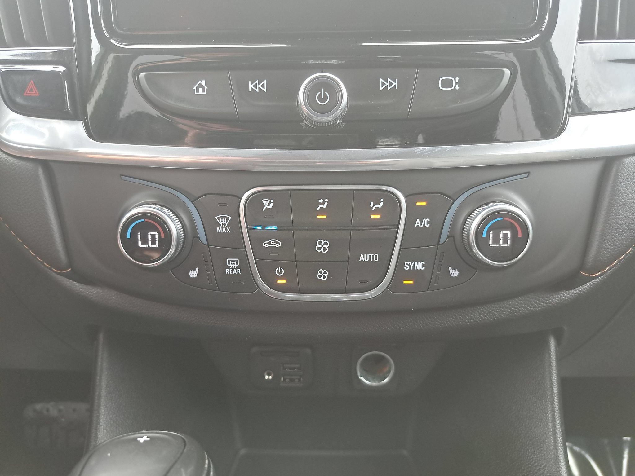 Used 2020 Chevrolet Traverse LT w/ LT Premium Package AWD/4WD image 23
