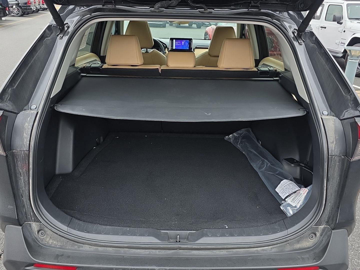 Used 2024 Toyota RAV4 XLE Premium image 32