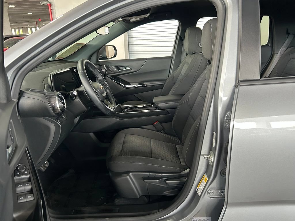 Used 2025 Chevrolet Equinox LT AWD/4WD image 15