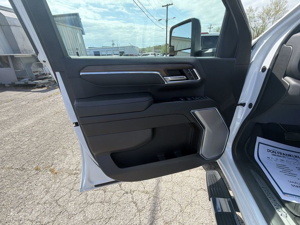 Used 2024 Chevrolet Silverado 2500 High Country w/ Technology Package AWD/4WD image 13