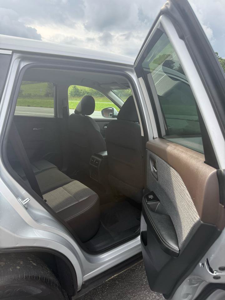 Used 2021 Nissan Rogue SV AWD/4WD image 15