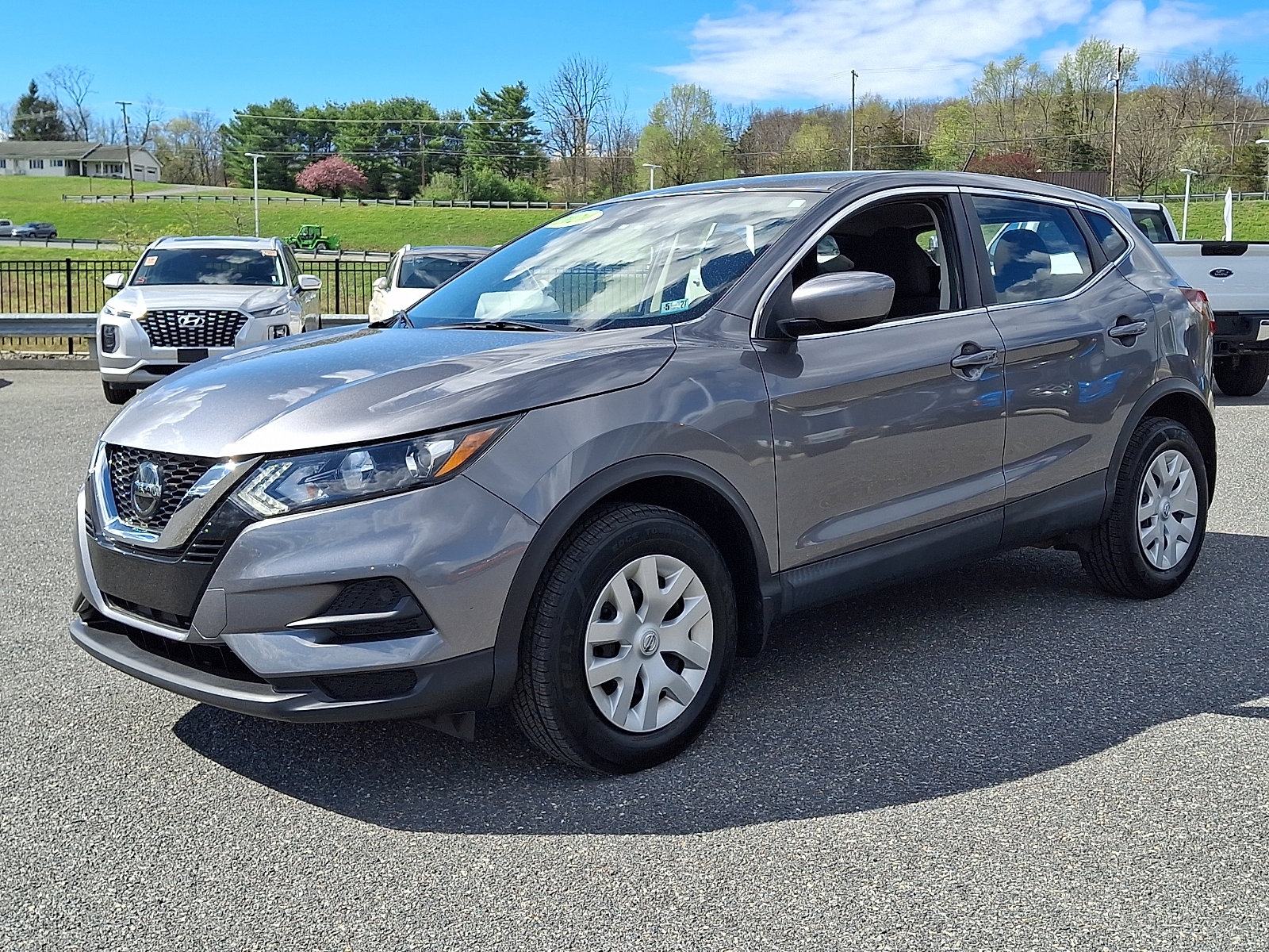 Used 2020 Nissan Rogue Sport S image 3