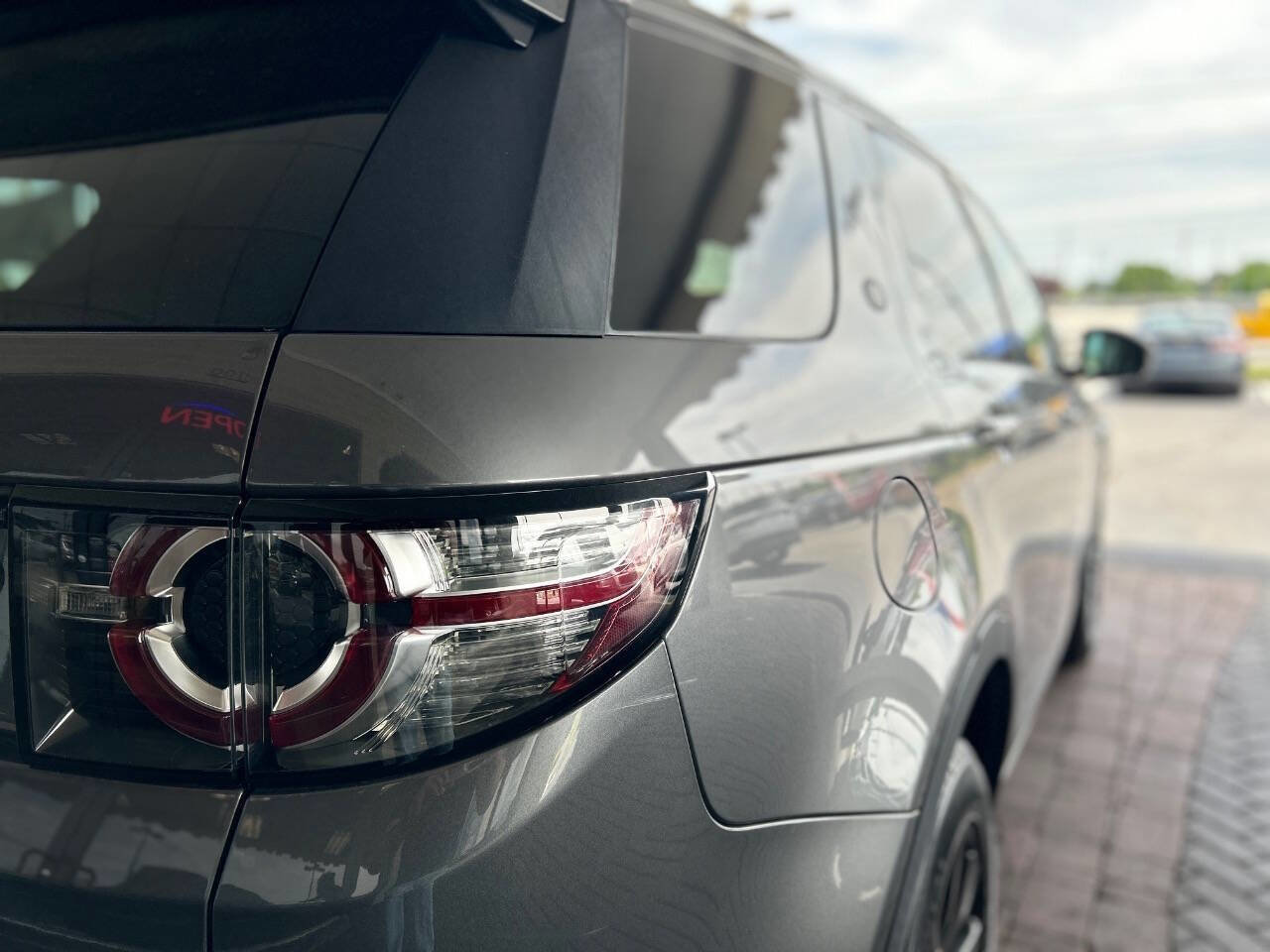 Used 2018 Land Rover Discovery Sport SE AWD/4WD image 14