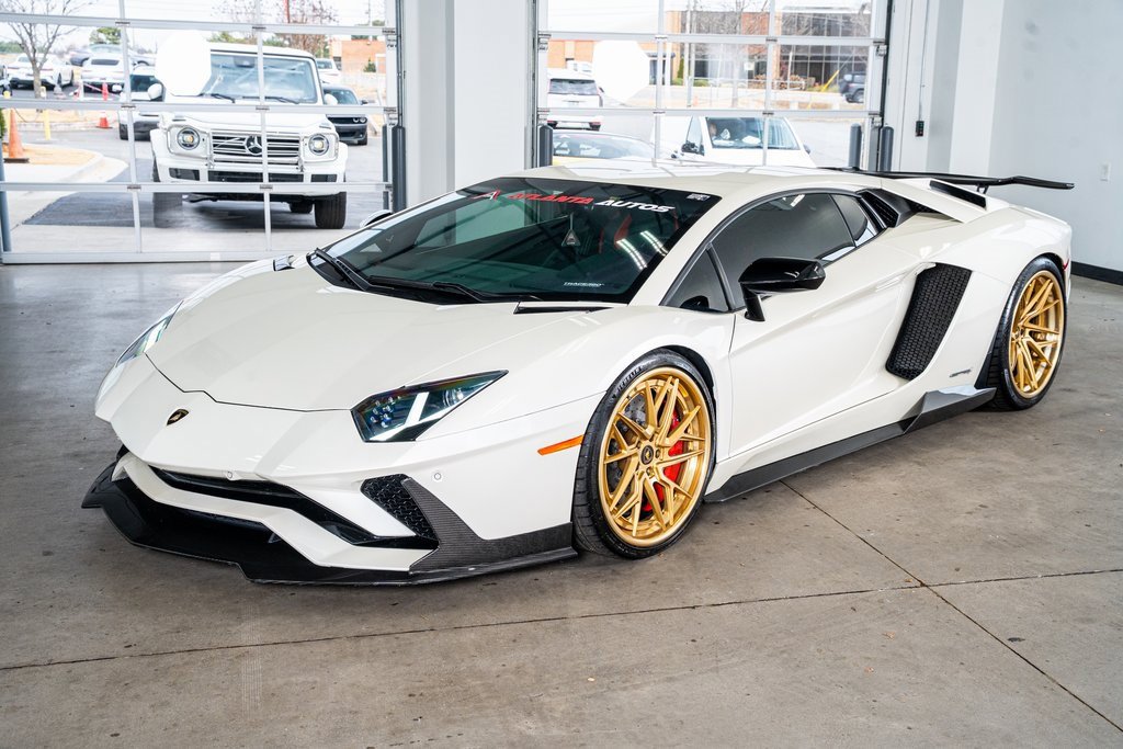 Used 2017 Lamborghini Aventador S image 11