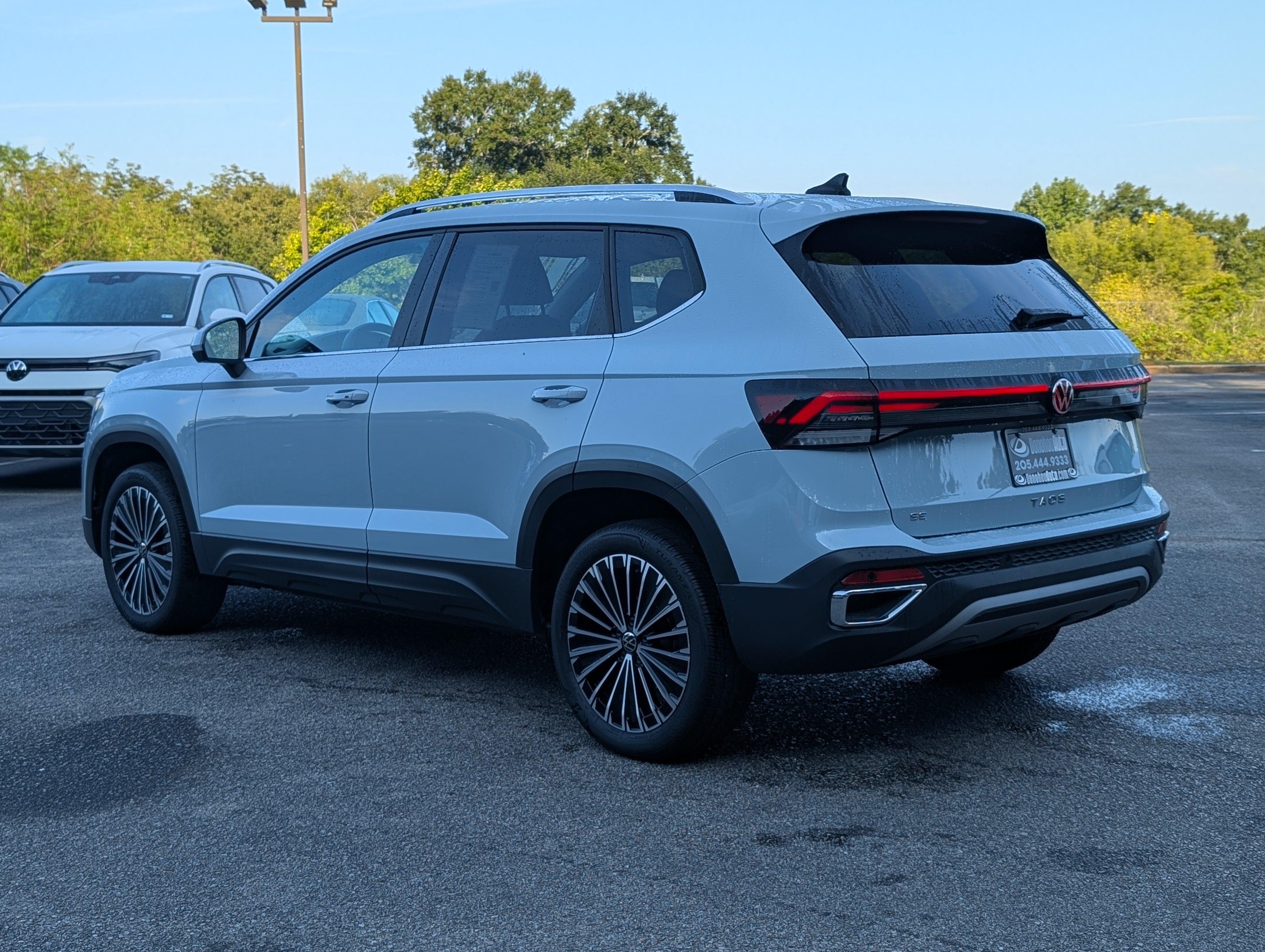 Used 2025 Volkswagen Taos SE FWD image 7