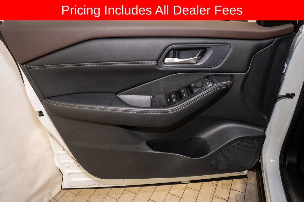 Used 2023 Nissan Rogue SV w/ SV Premium B Package FWD image 13