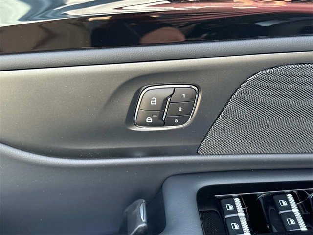 New 2025 Lincoln Nautilus Reserve w/ Jet Appearance Package image 21