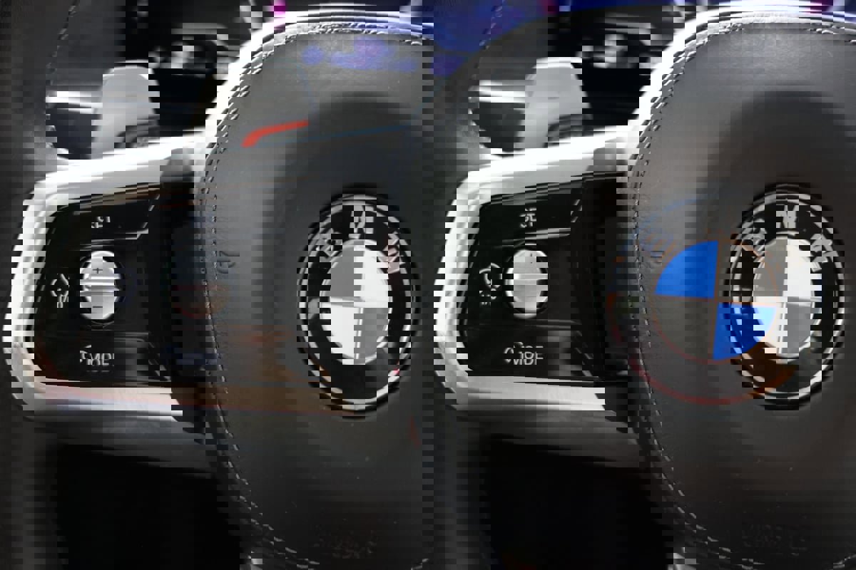 Used 2023 BMW 760i xDrive image 25