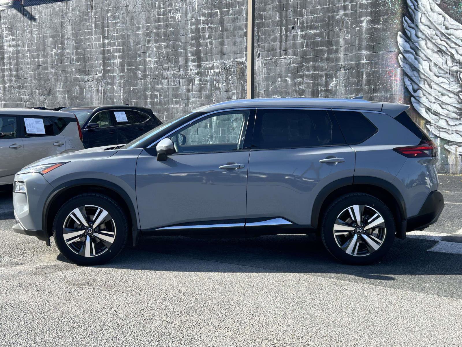 Used 2021 Nissan Rogue SL w/ Premium Package image 6