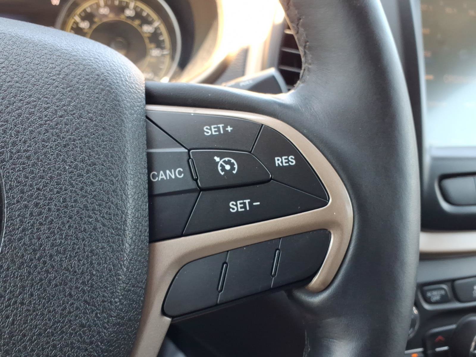Used 2014 Jeep Cherokee Limited AWD/4WD image 25