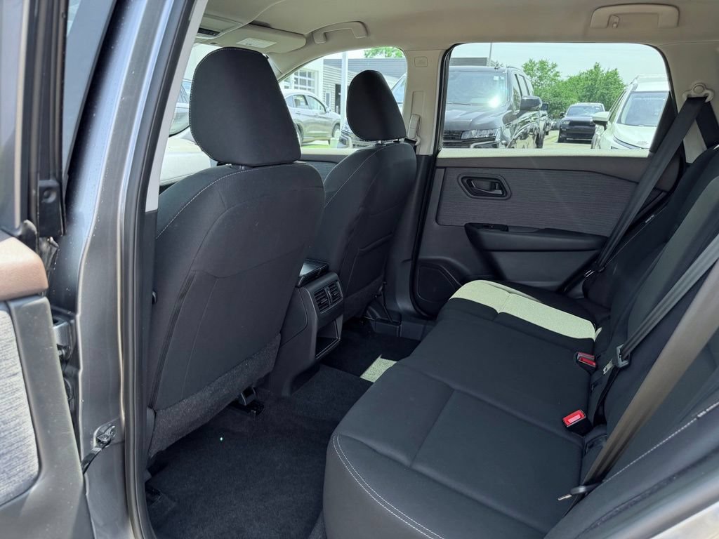 Used 2023 Nissan Rogue S AWD/4WD image 19