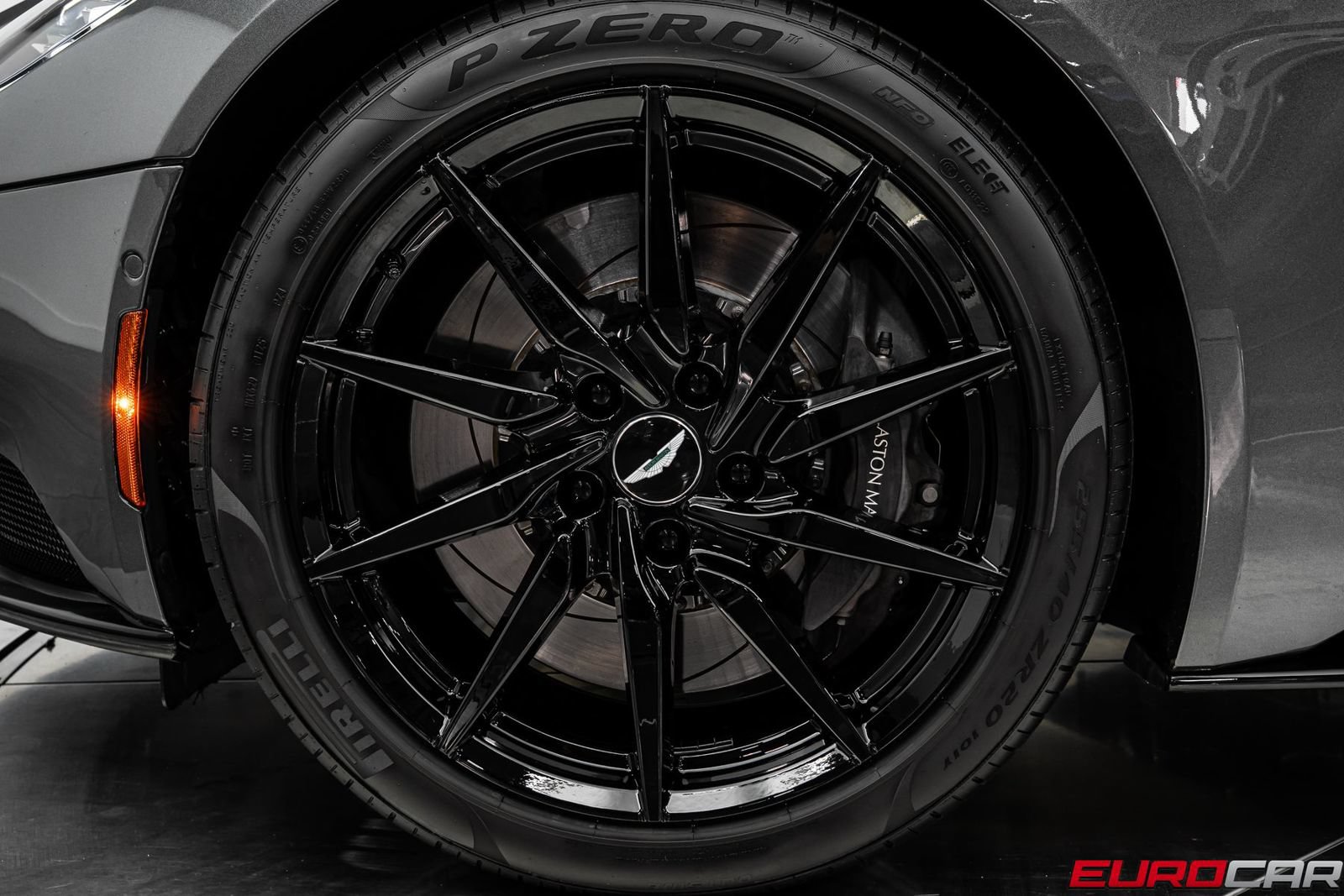 Used 2019 Aston Martin DB11 Volante RWD image 23