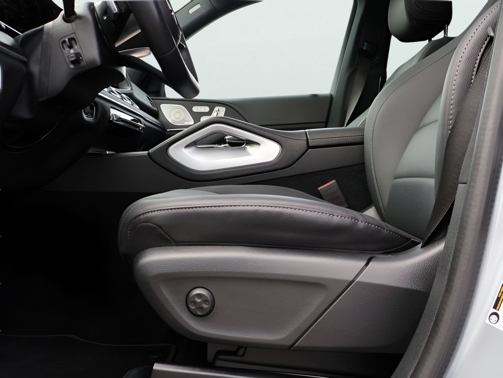 Certified 2025 Mercedes-Benz GLS 450 4MATIC image 41