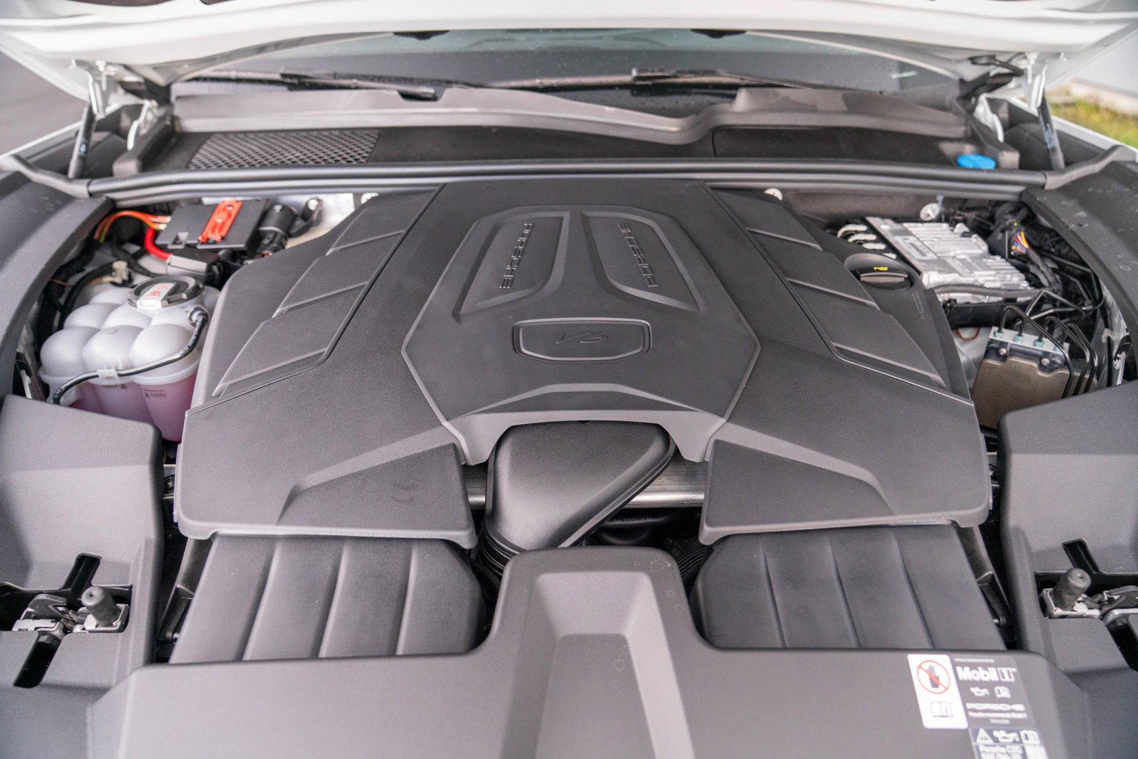 Certified 2026 Porsche Cayenne AWD/4WD image 28