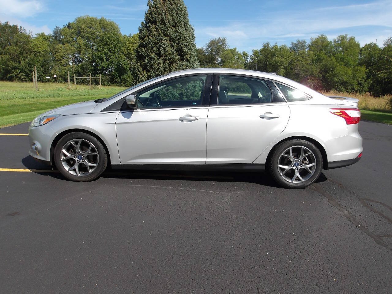 Used 2014 Ford Focus SE w/ Equipment Group 201A FWD image 9