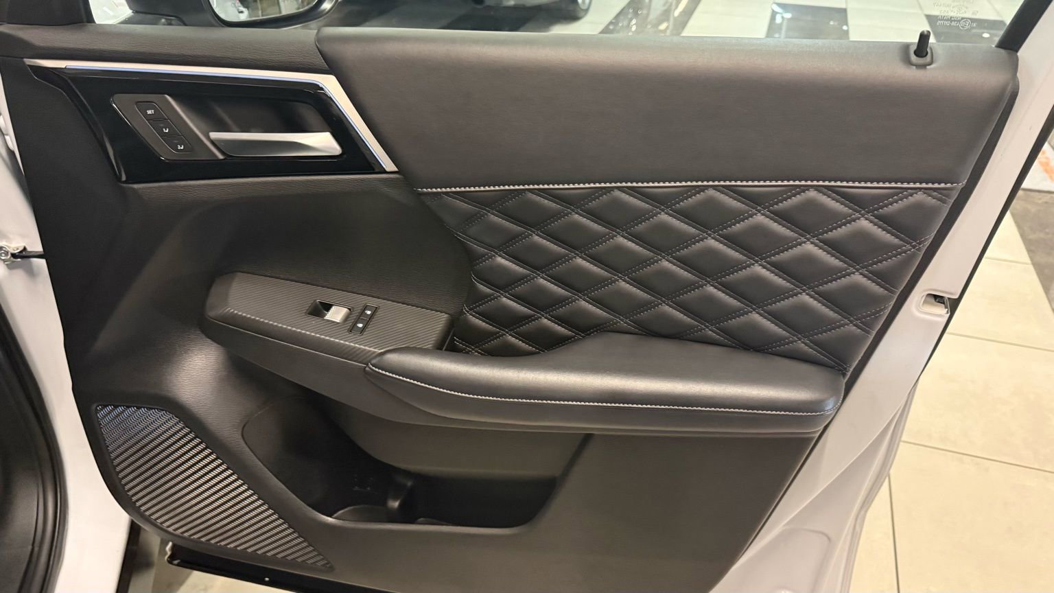 Used 2024 Mitsubishi Outlander SEL image 18