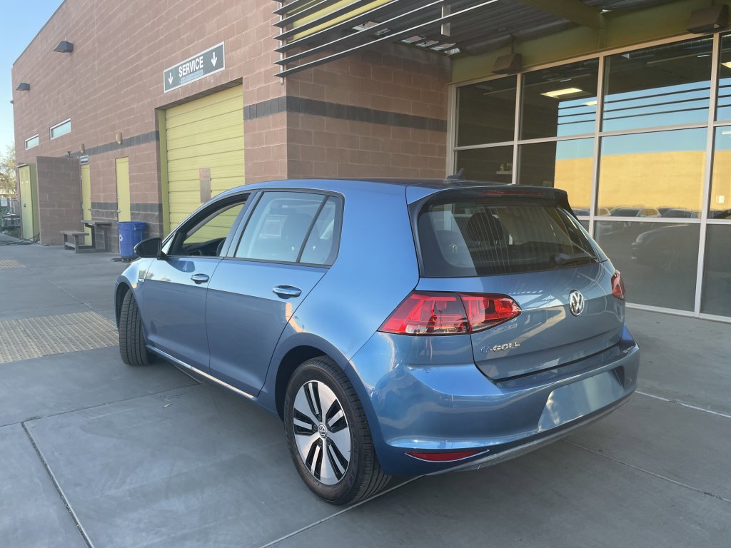 Used 2016 Volkswagen e-Golf SE w/ DC Fast Charging Package image 4