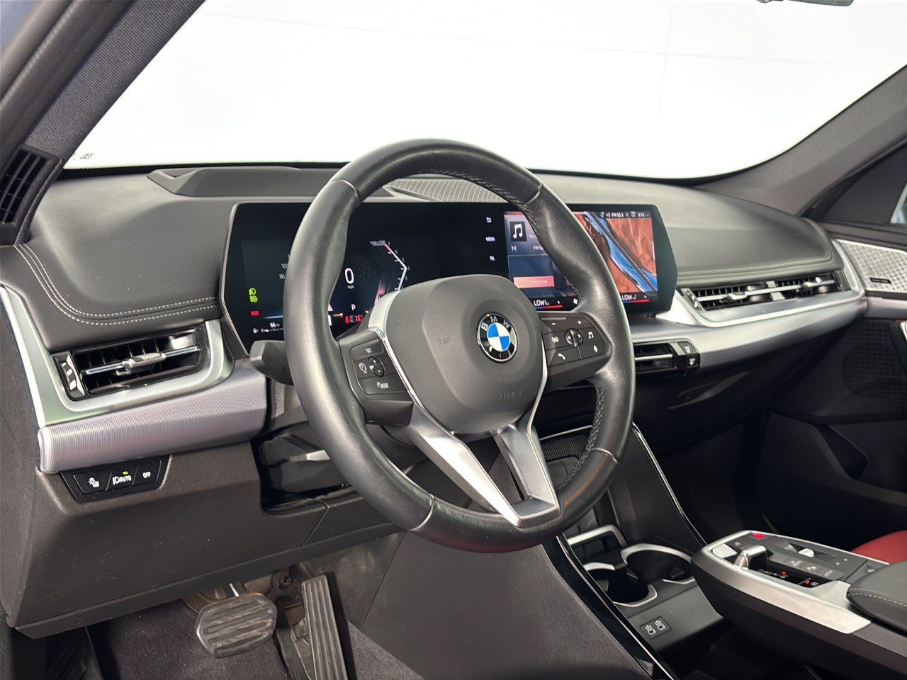 Used 2025 BMW X1 xDrive28i w/ Premium Package AWD/4WD image 4