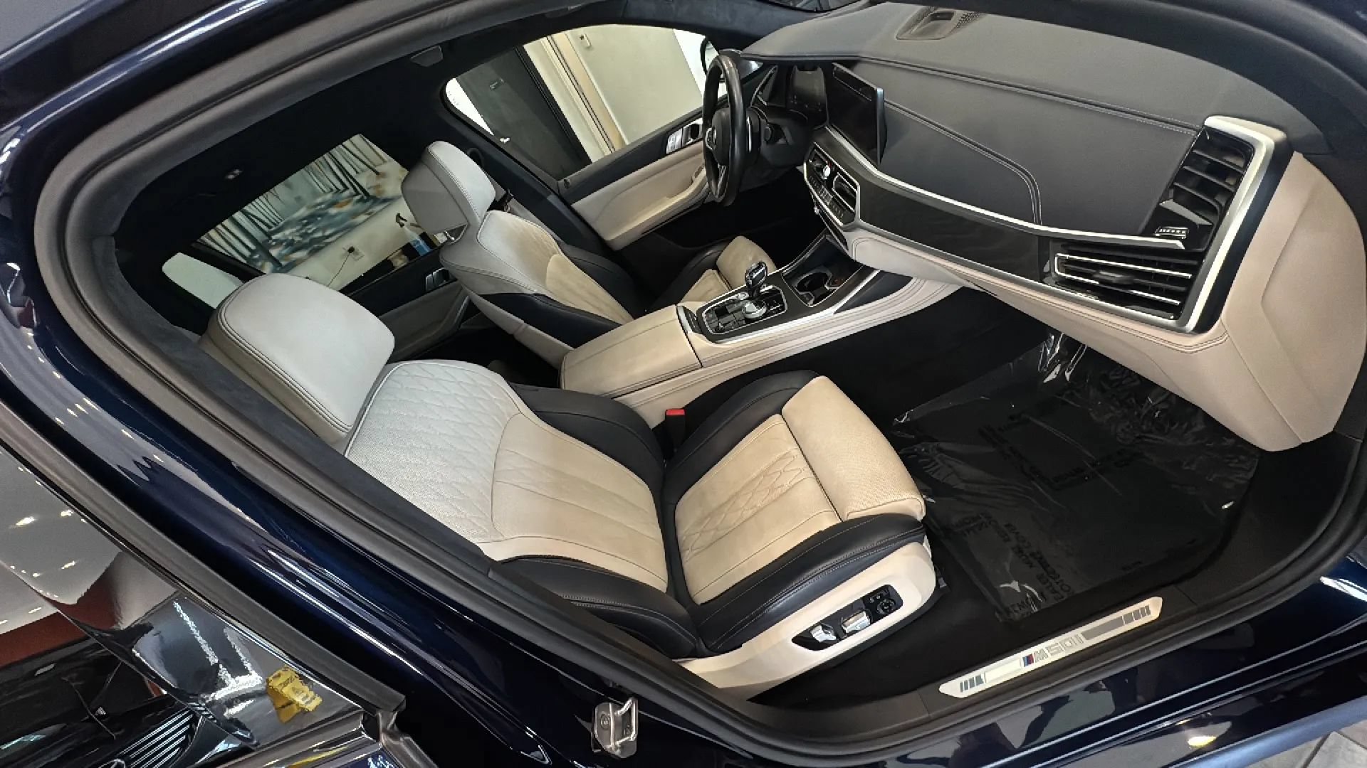 Used 2020 BMW X7 M50i w/ Dynamic Handling Package AWD/4WD image 21