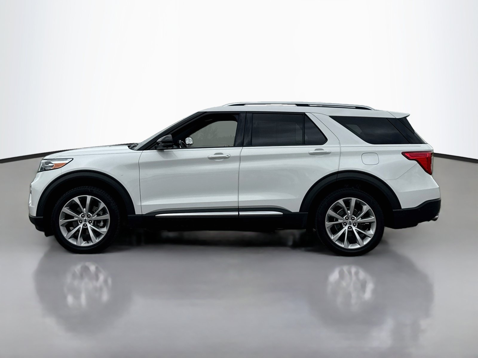 Used 2021 Ford Explorer Platinum w/ Equipment Group 601A AWD/4WD image 4