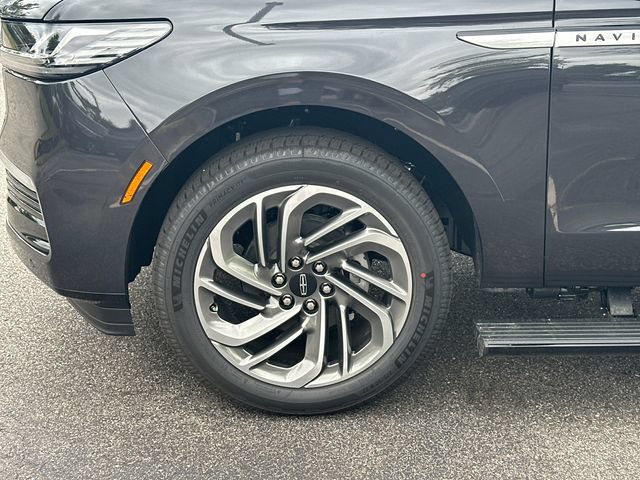 New 2026 Lincoln Navigator Reserve AWD/4WD image 12