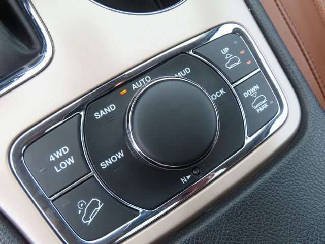 Used 2016 Jeep Grand Cherokee Summit w/ Platinum Series Group AWD/4WD image 38