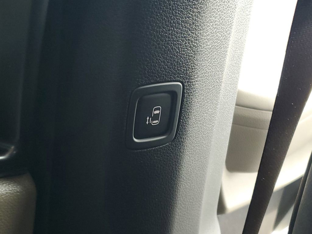 New 2026 Kia Carnival FWD image 24