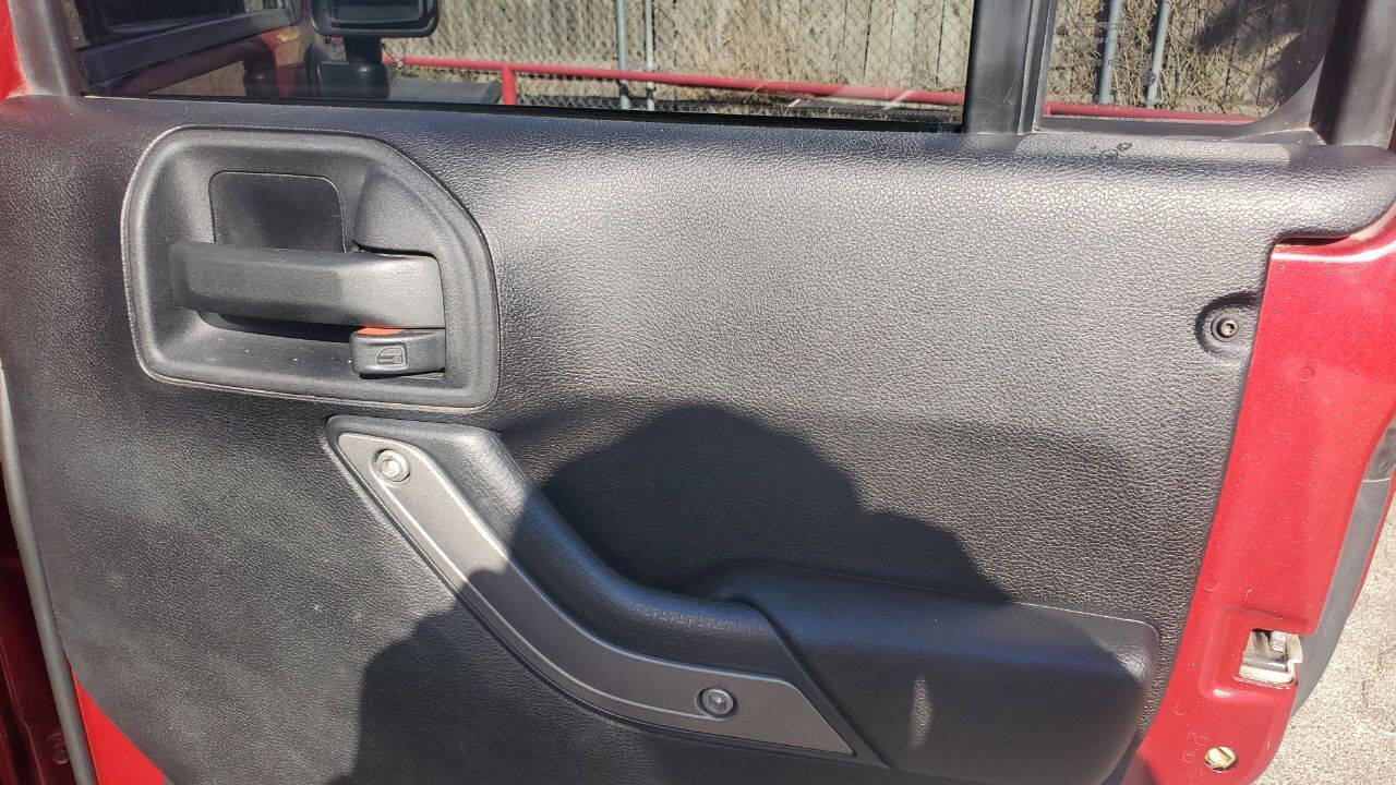 Used 2012 Jeep Wrangler Unlimited Sport image 22