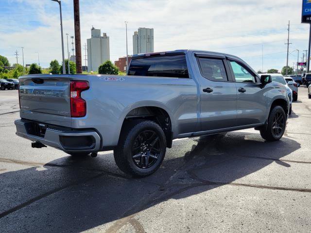 Used 2023 Chevrolet Silverado 1500 Custom AWD/4WD image 2