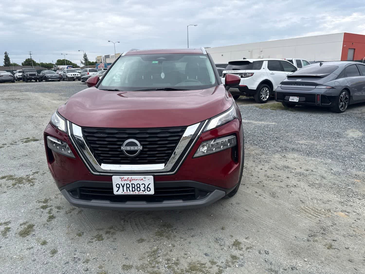 Used 2023 Nissan Rogue SV w/ SV Premium B Package FWD image 2