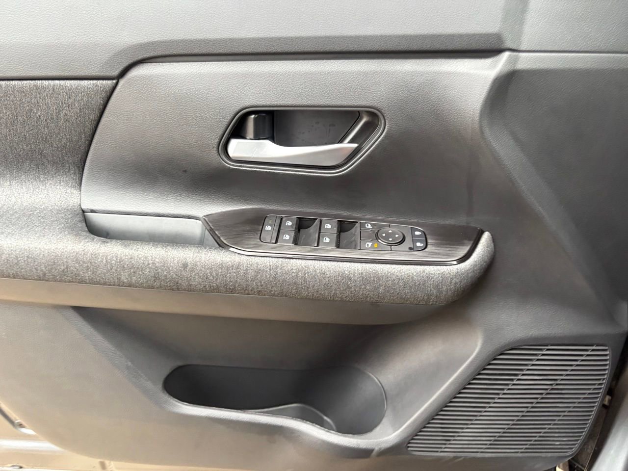 New 2026 Nissan Kicks SV w/ SV Premium Package FWD image 16