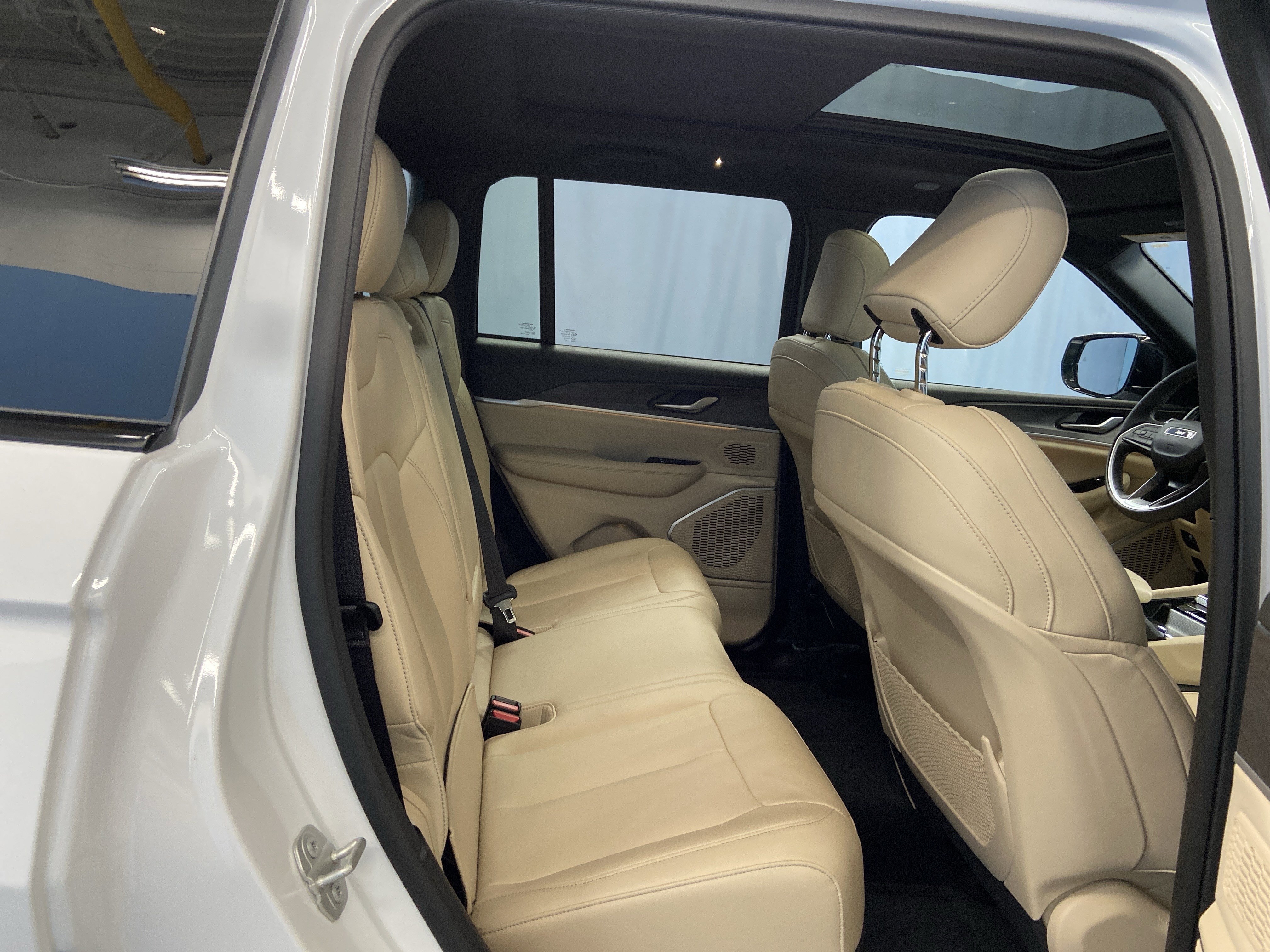 Used 2023 Jeep Grand Cherokee 4WD 4xe image 39