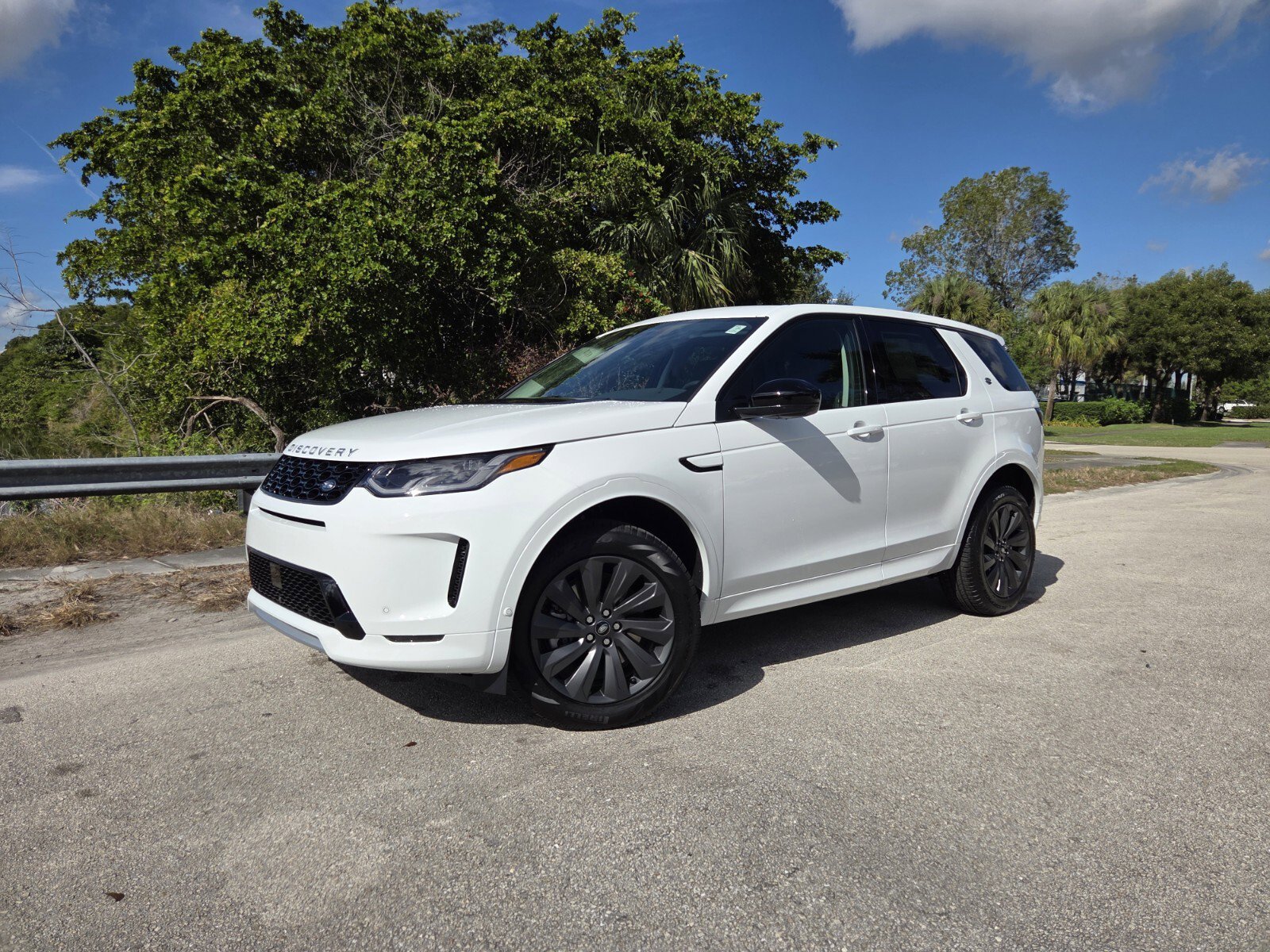 New 2025 Land Rover Discovery Sport S image 1
