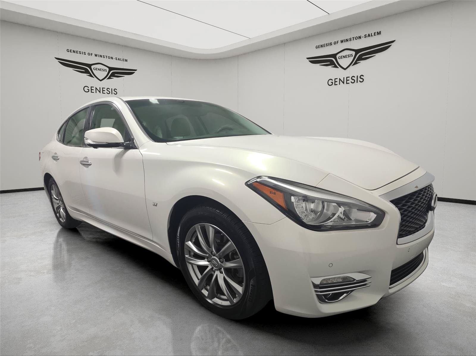 Used 2015 INFINITI Q70 3.7 w/ Technology Package RWD image 7