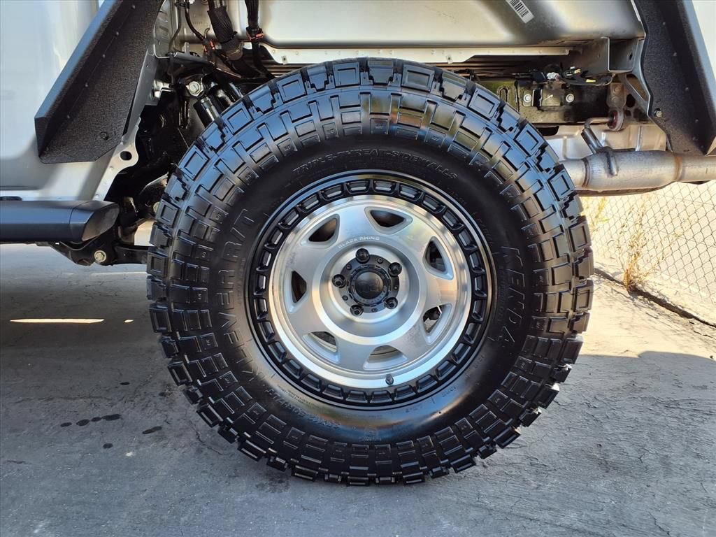 Used 2023 Jeep Gladiator Overland AWD/4WD image 23