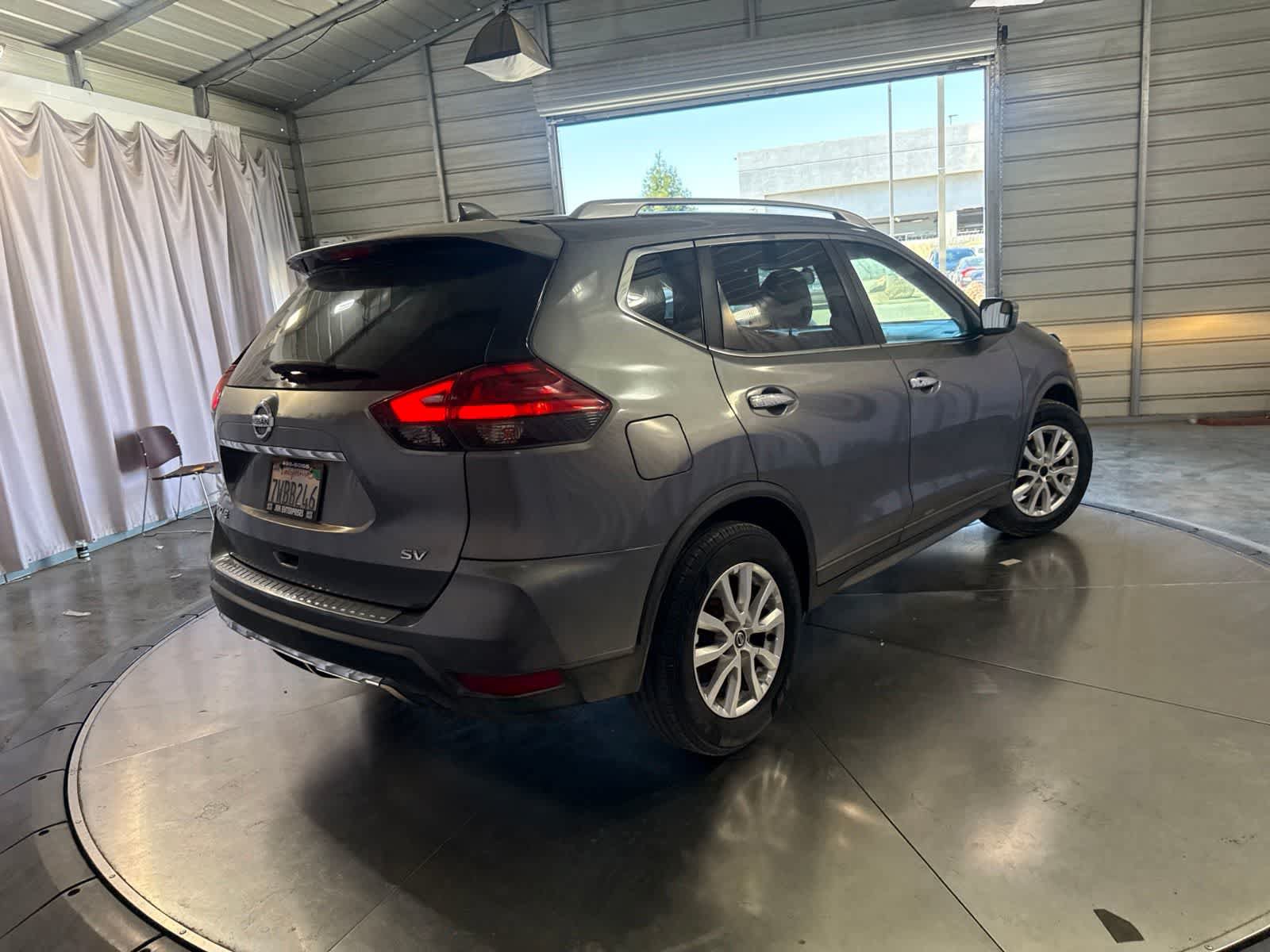 Used 2017 Nissan Rogue SV FWD image 5