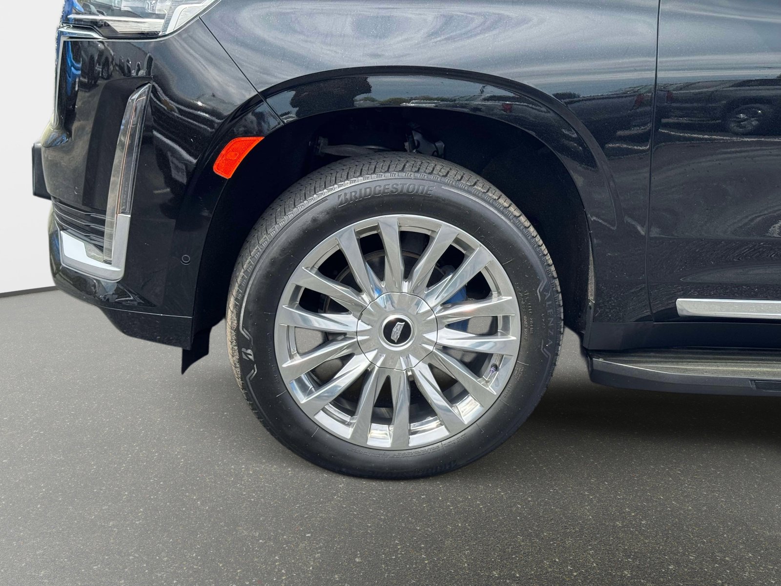 Used 2024 Cadillac Escalade ESV Premium Luxury w/ Performance Package image 28