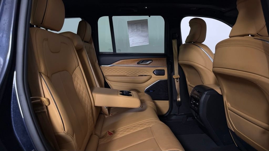 Used 2023 Jeep Grand Cherokee Summit AWD/4WD image 34