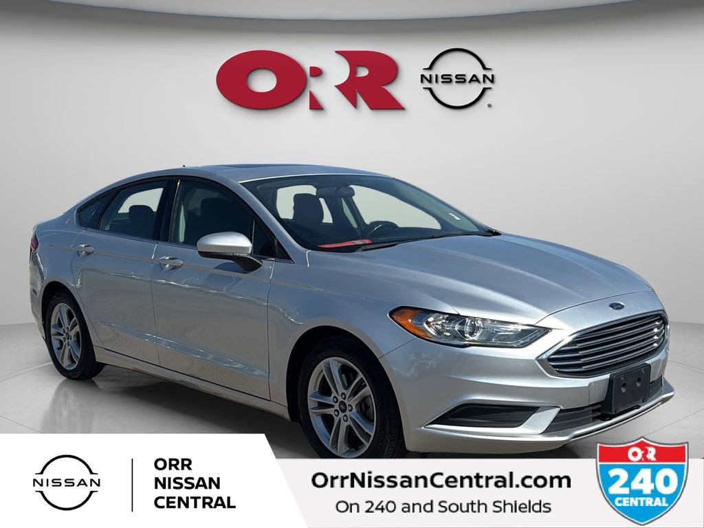 Used 2018 Ford Fusion SE w/ Fusion SE Technology Package FWD image 3