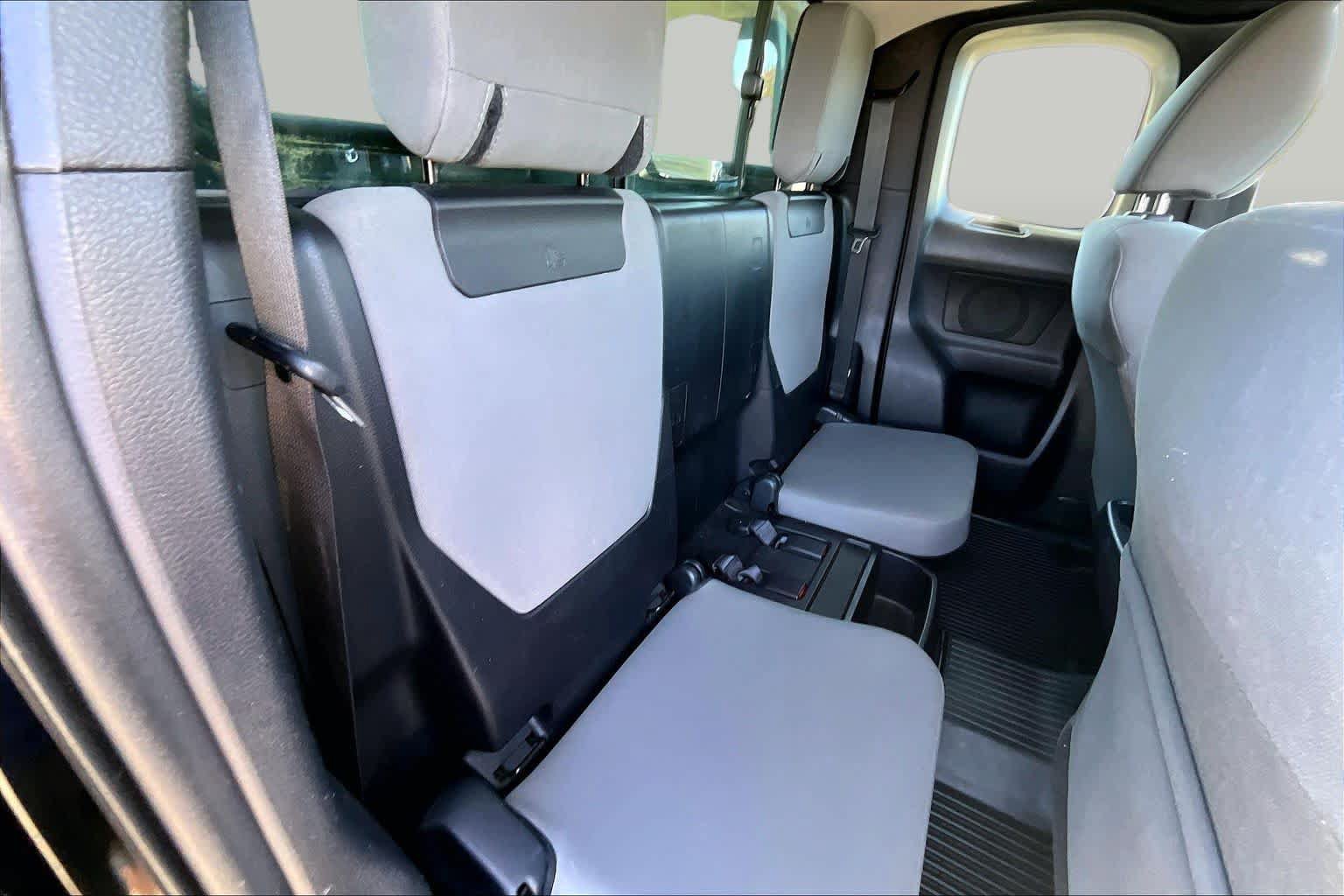 Used 2018 Toyota Tacoma SR AWD/4WD image 19