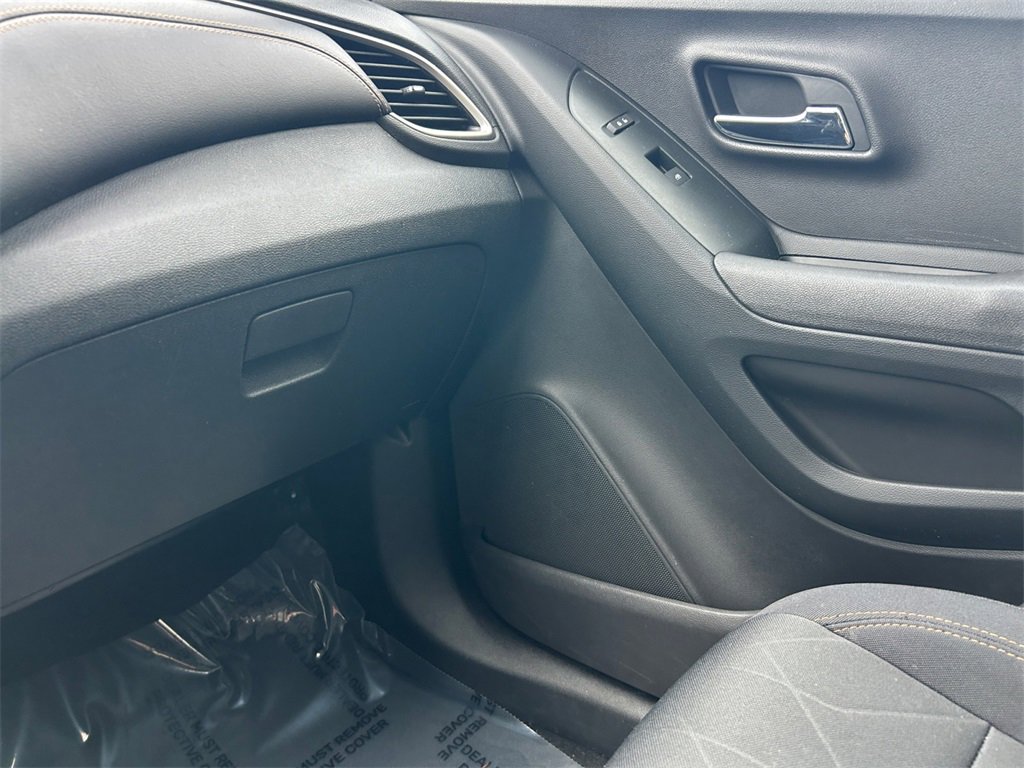 Used 2017 Chevrolet Trax LT image 25