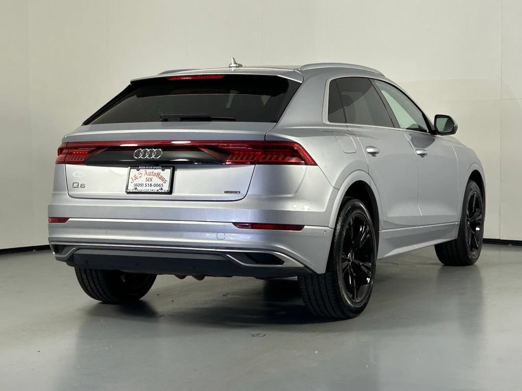 Used 2022 Audi Q8 Premium w/ Convenience Package AWD/4WD image 7