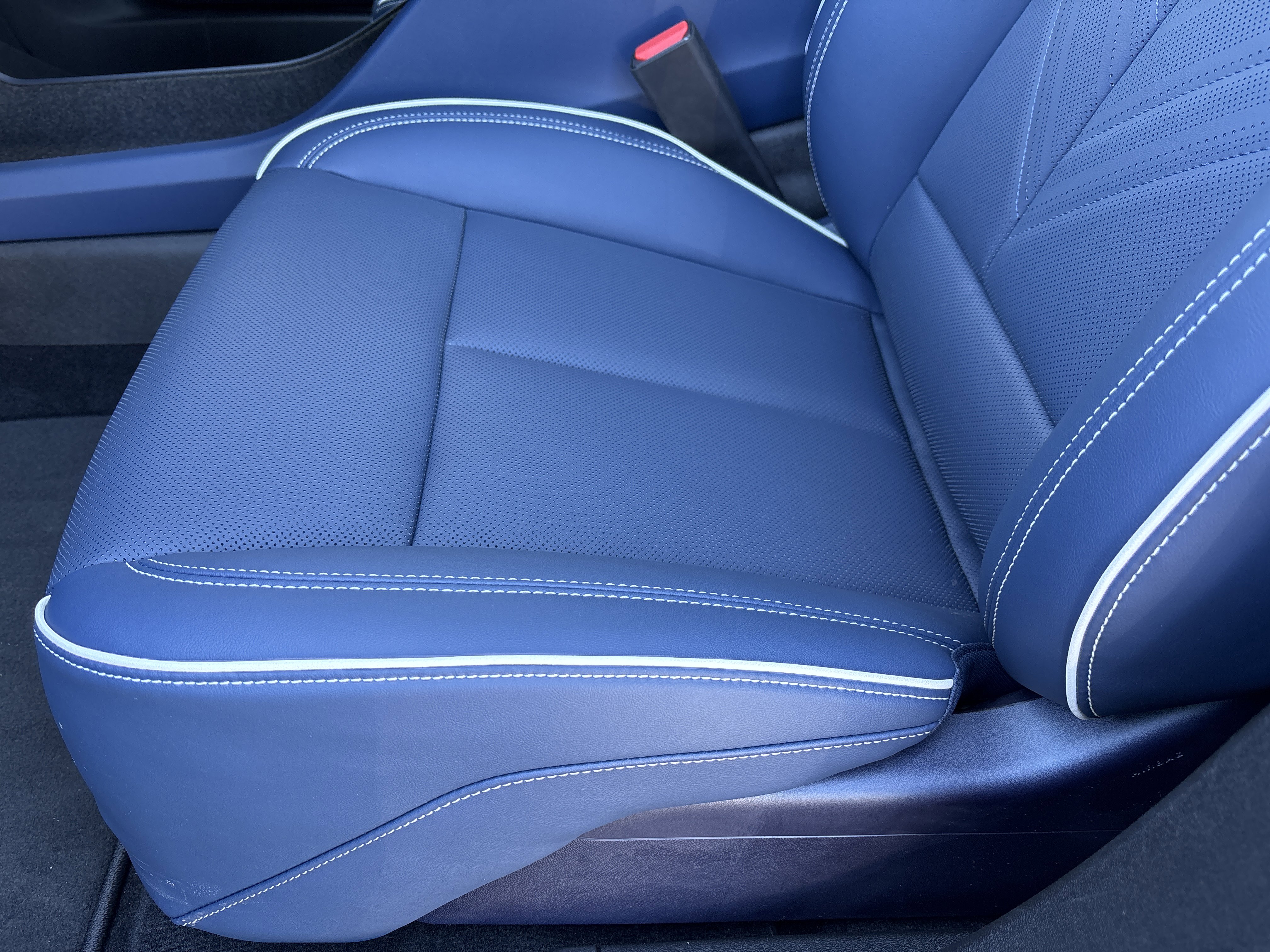New 2026 Cadillac Optiq Luxury 2 RWD image 28