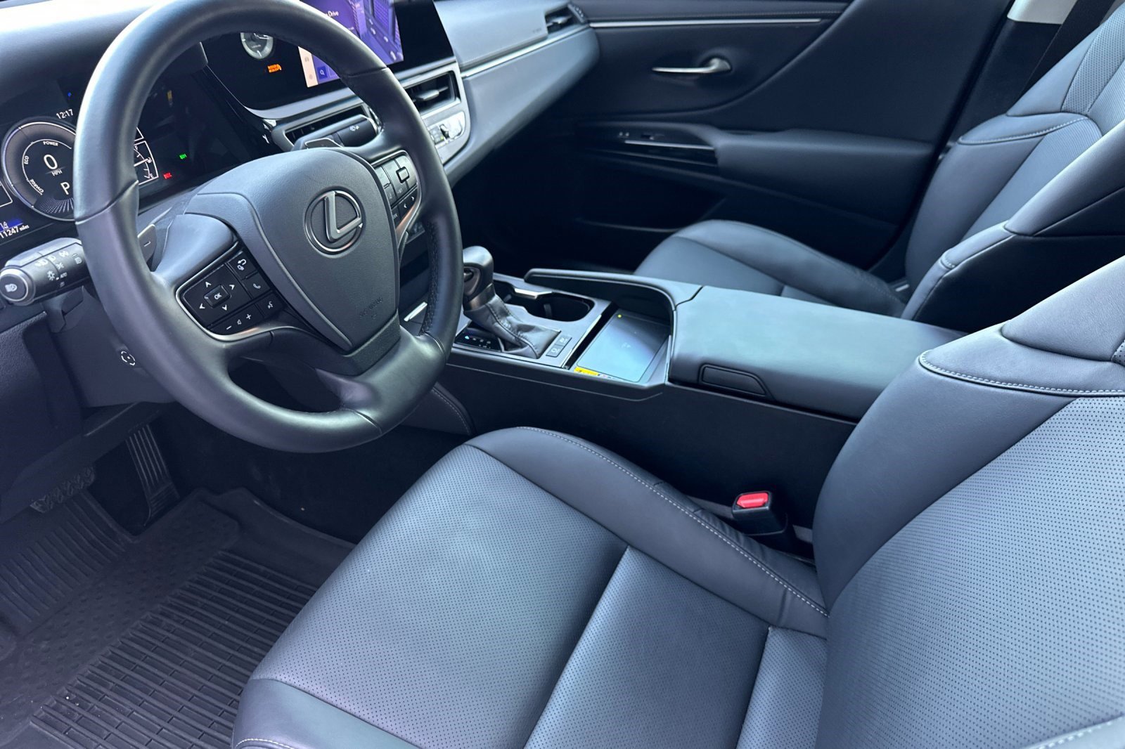 Certified 2025 Lexus ES 300h w/ Premium Package image 11