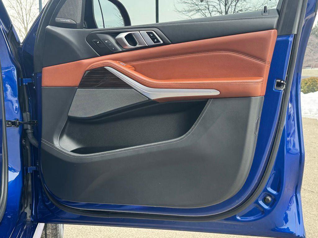 Used 2023 BMW X7 M60i w/ Executive Package image 53