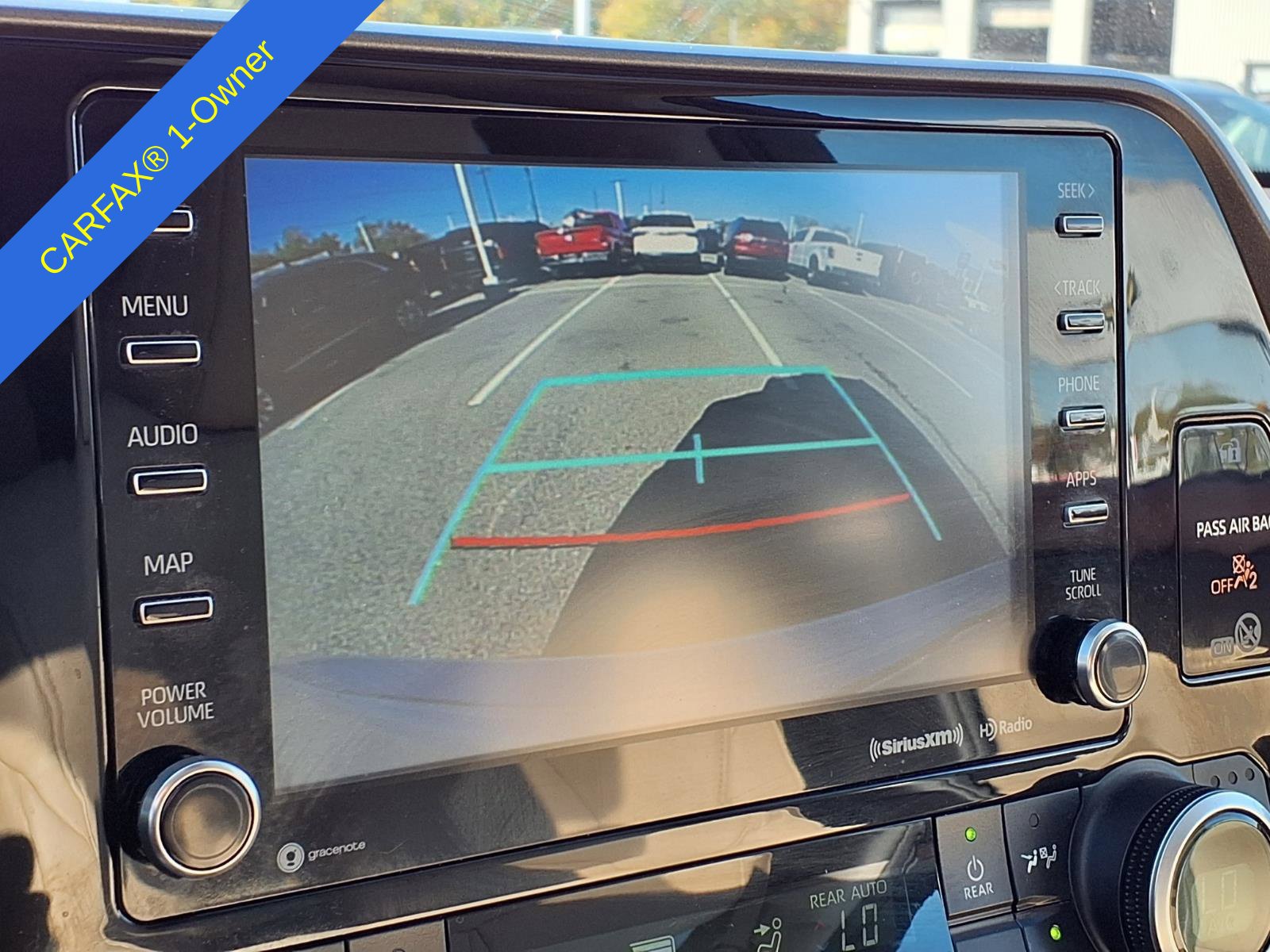 Used 2020 Toyota Highlander XLE AWD/4WD image 23